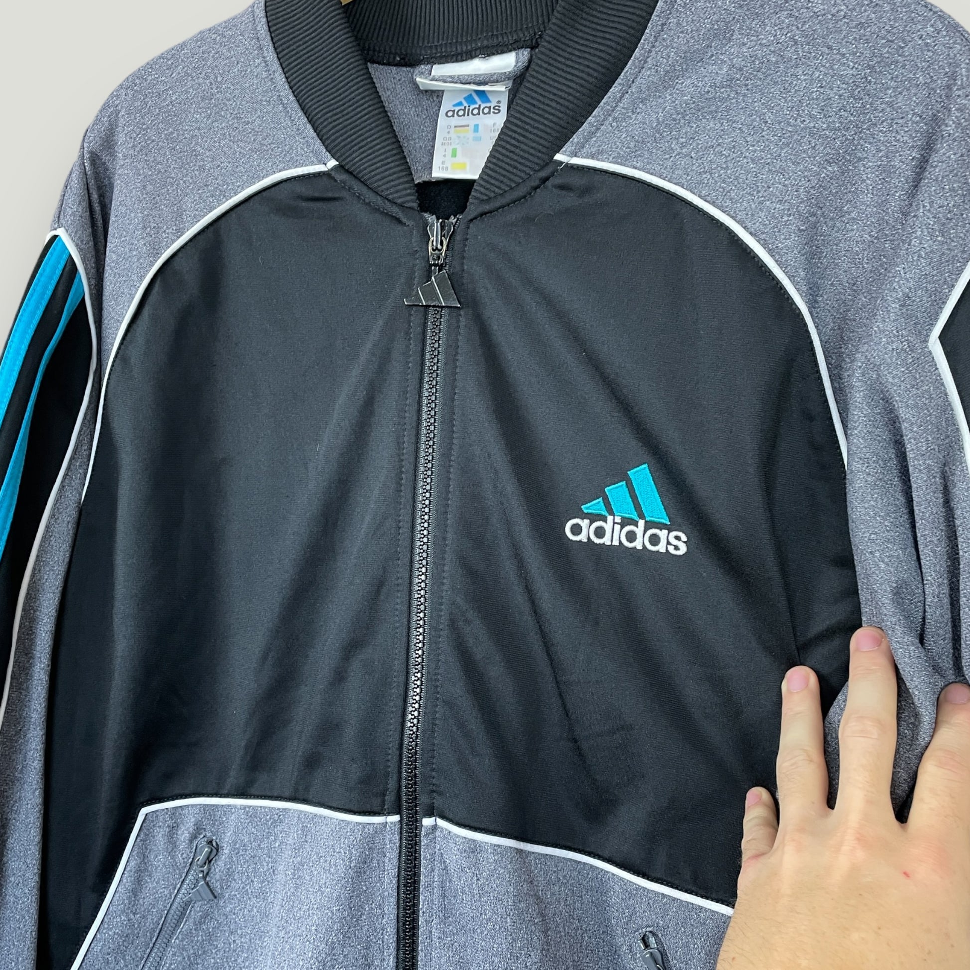 Vintage Adidas Trainingsjacke mit Backprint - Vintage Reborn