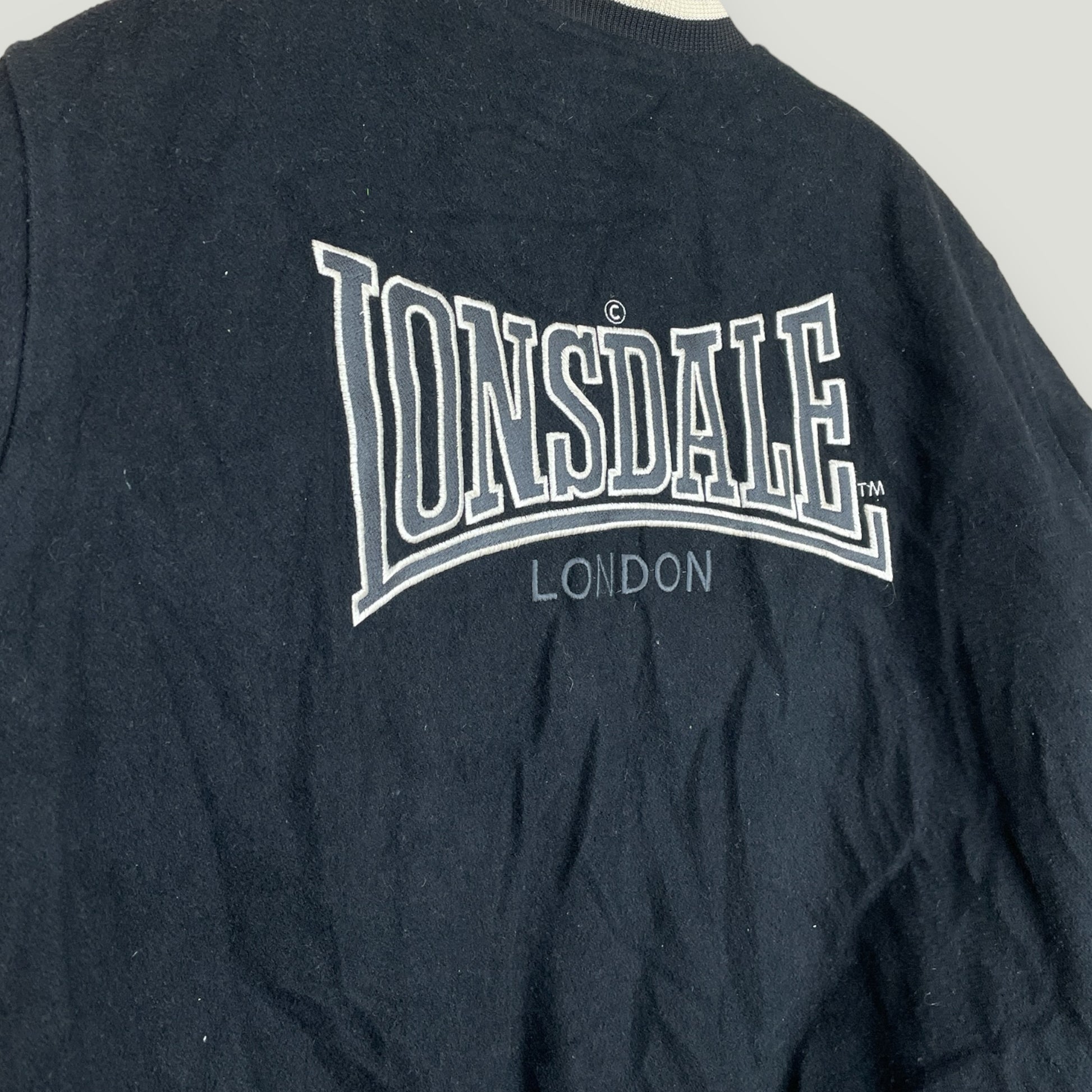 Lonsdale Bomberjacke mit Backprint - Vintage Reborn